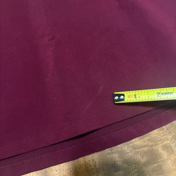 FIGS Women’s Scrub Top Size M Burgundy Dark Red Short Sleeve Medical - Picture 6 of 8